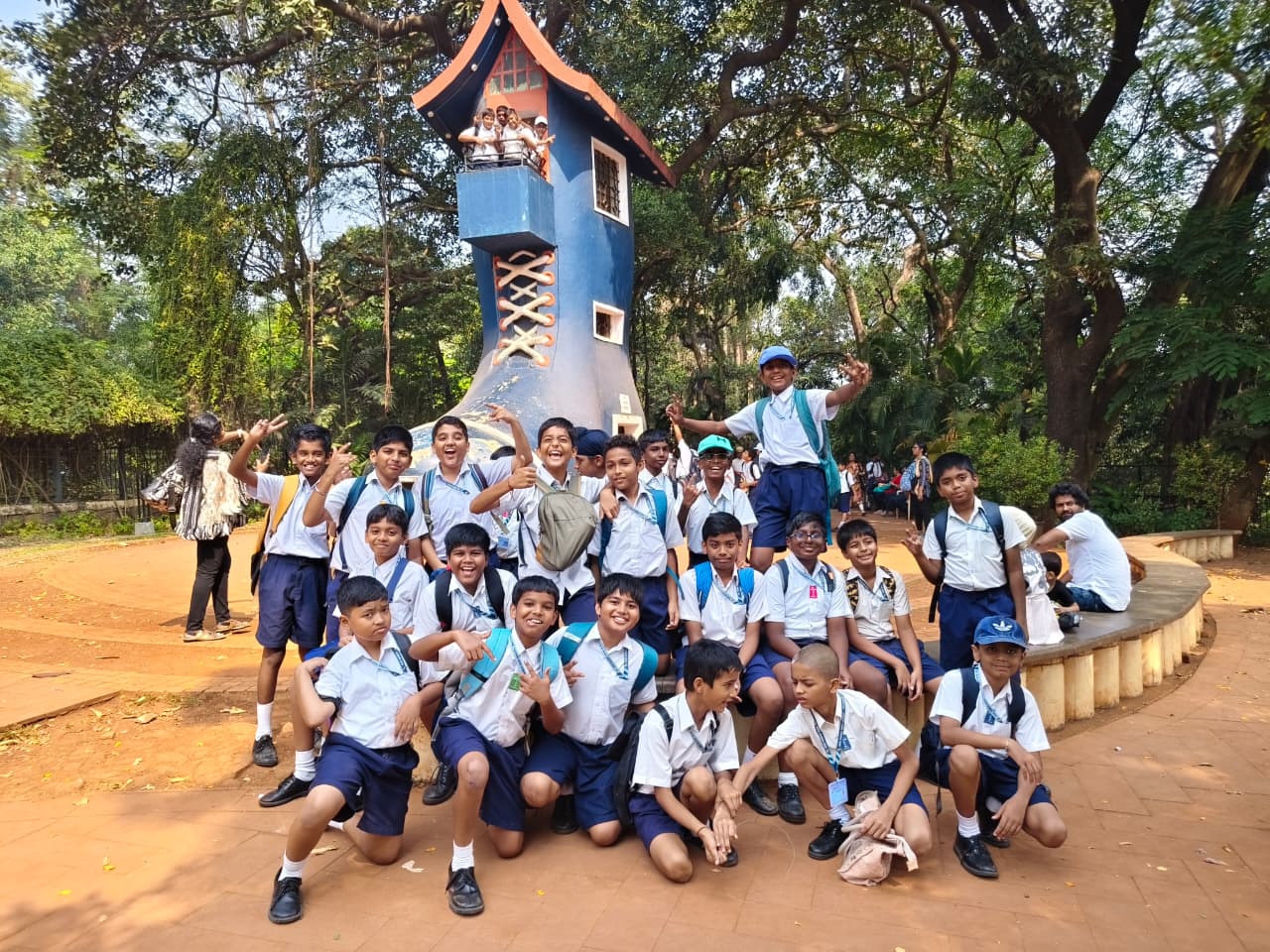 Exploring, Learning, and Wondering – Standard 6 Field Trip to Nature’s Trail & Hanging Garden